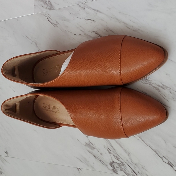 New! Women's PU Leather Cognac Pointed Toe Dorsey ankle bootie .25 inch heel - Picture 3 of 6